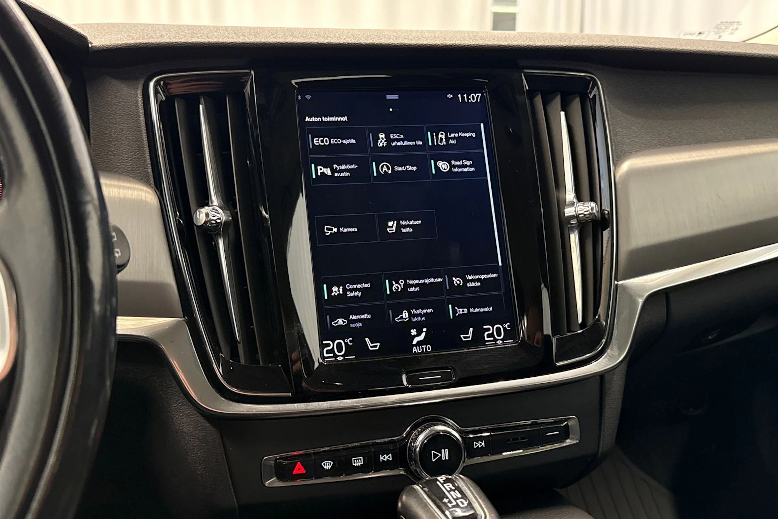 valkoinen Volvo V90 2016 kuva 24.