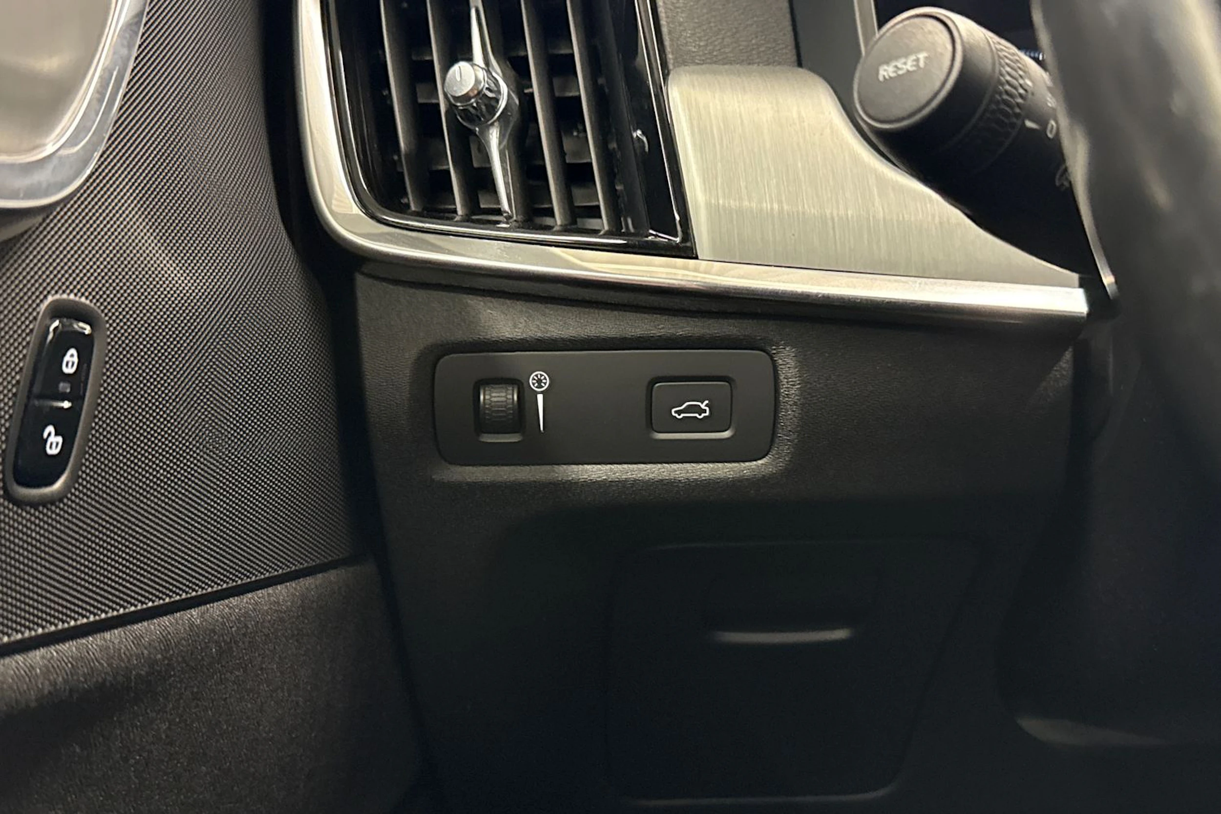 valkoinen Volvo V90 2016 kuva 28.