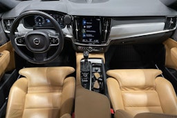 Harmaa Volvo V90 2017 kuva 9.