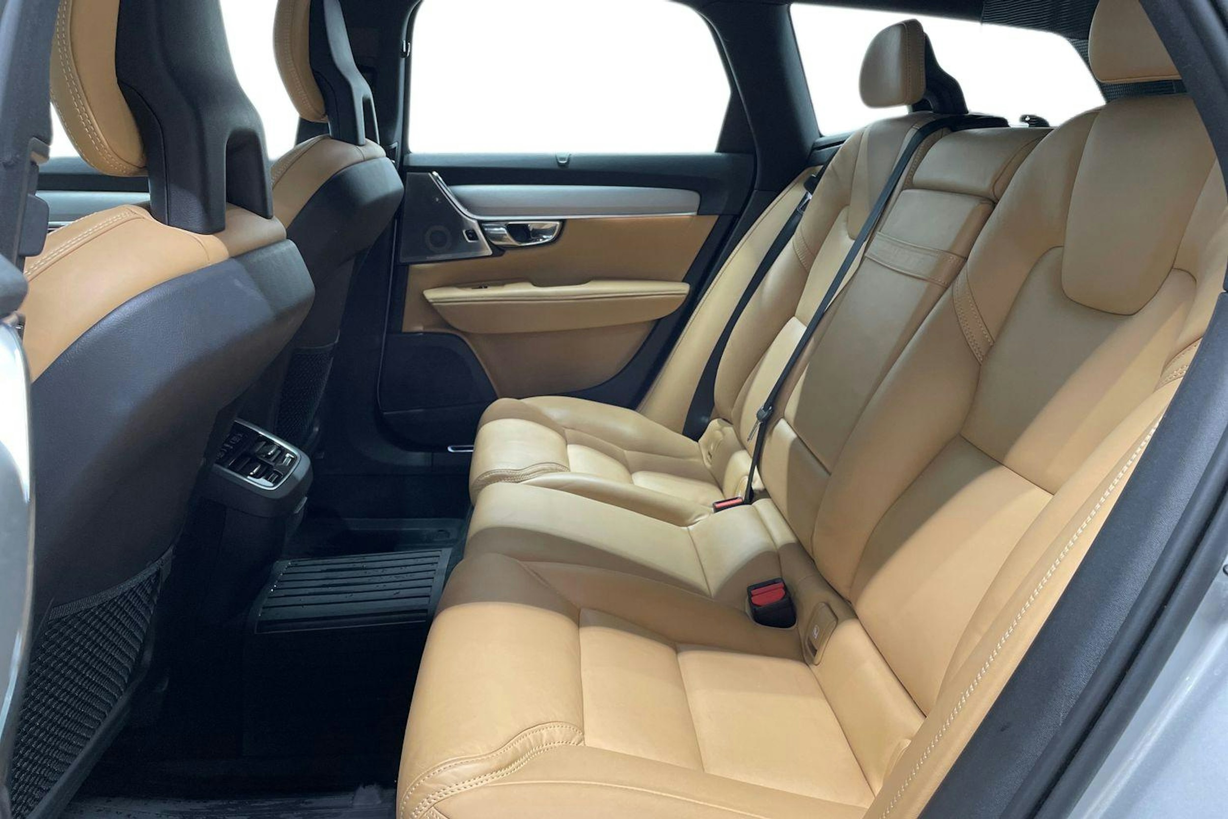 Harmaa Volvo V90 2017 kuva 10.