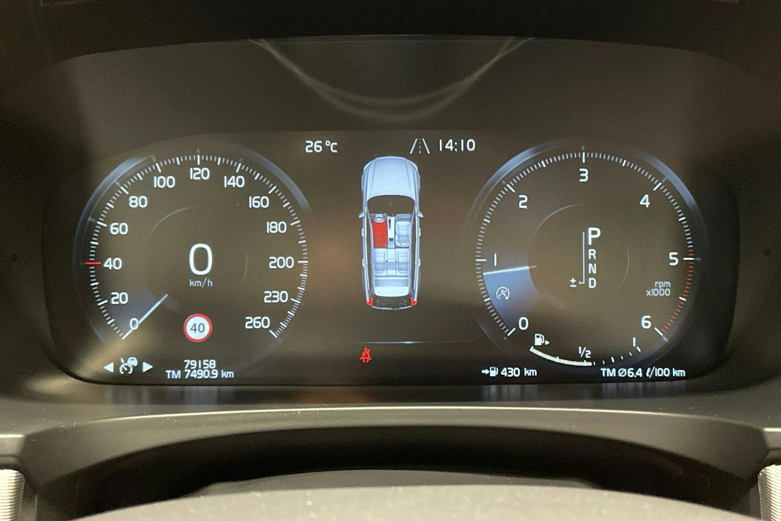 Harmaa Volvo V90 2017 kuva 16.