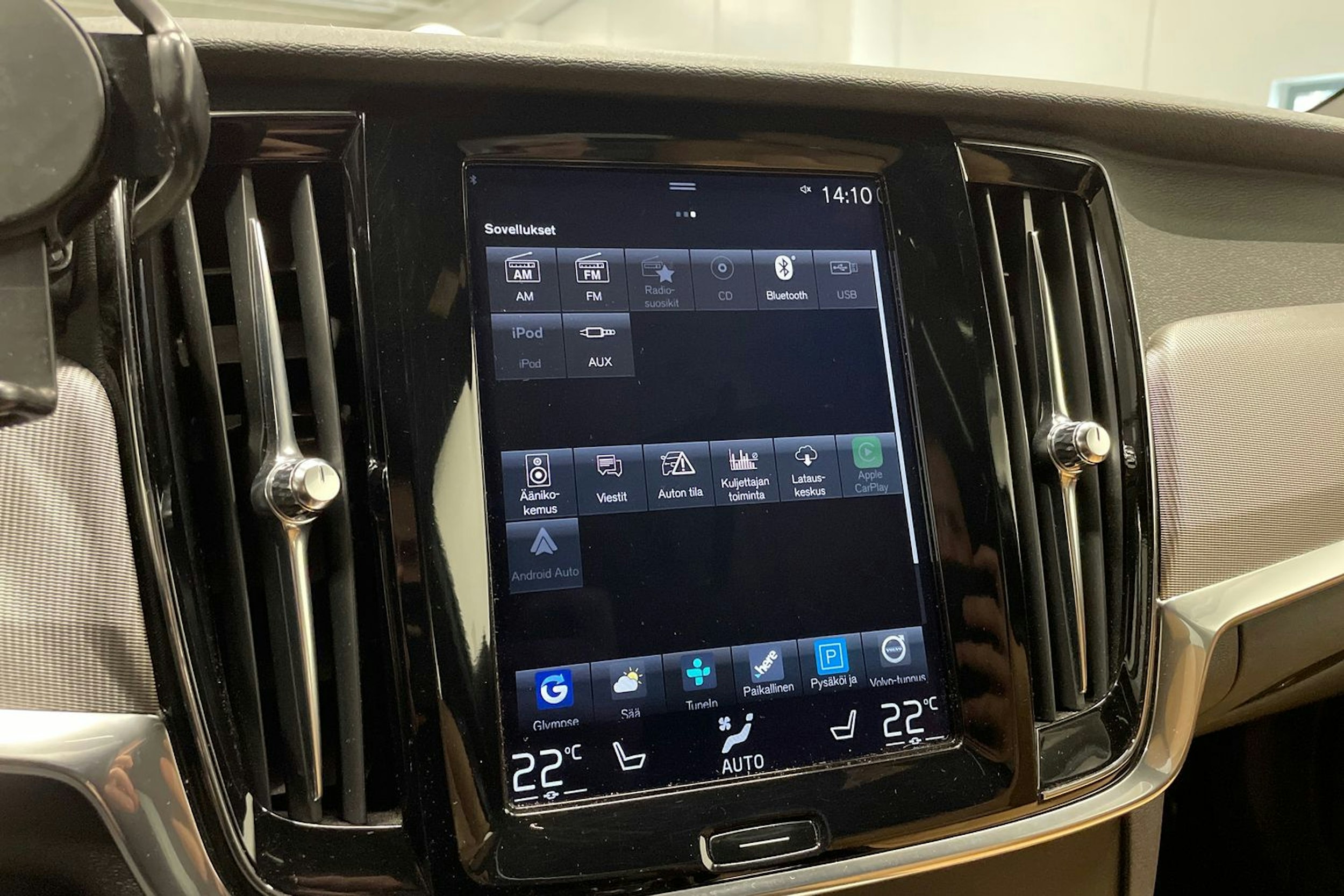 Harmaa Volvo V90 2017 kuva 19.