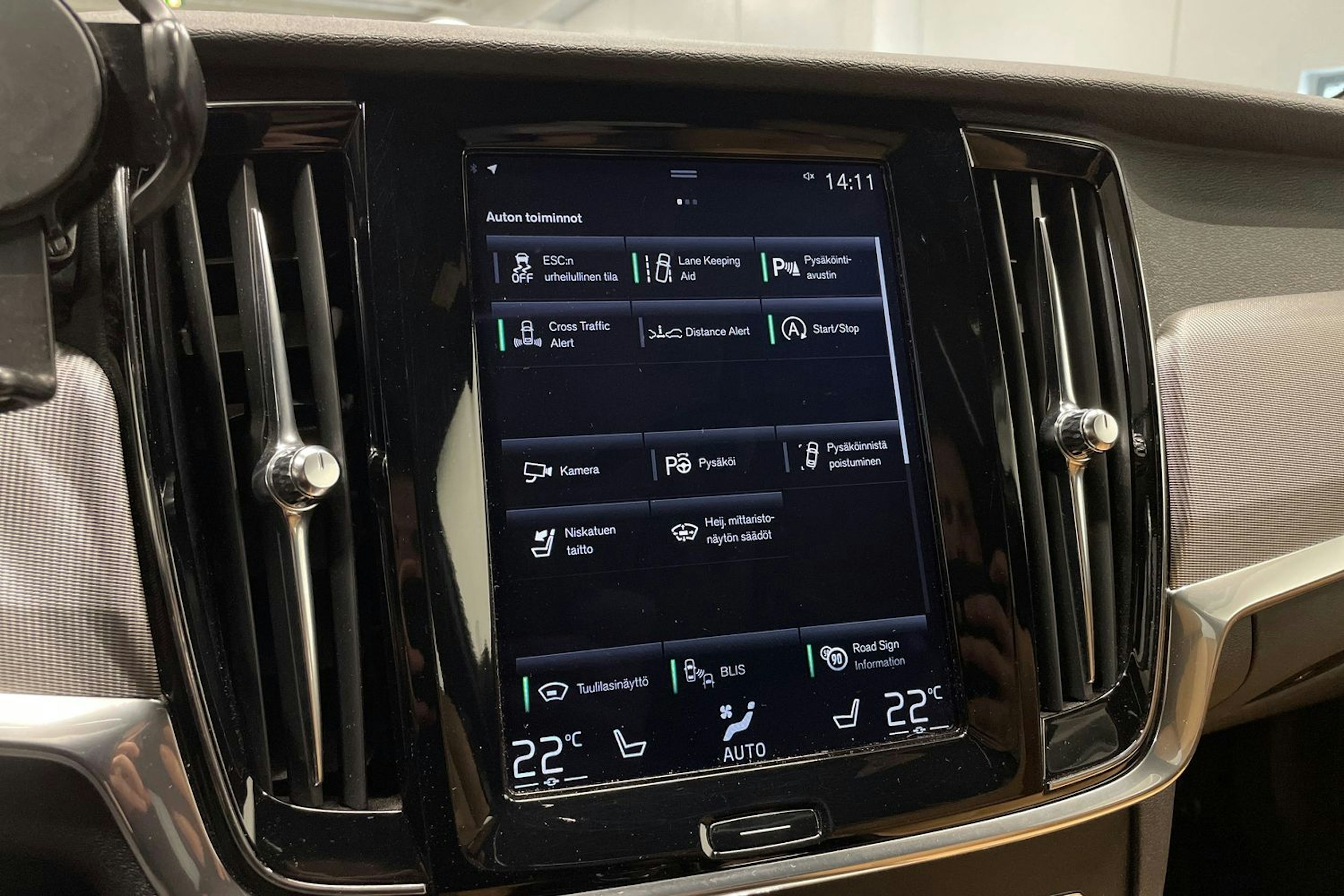 Harmaa Volvo V90 2017 kuva 21.