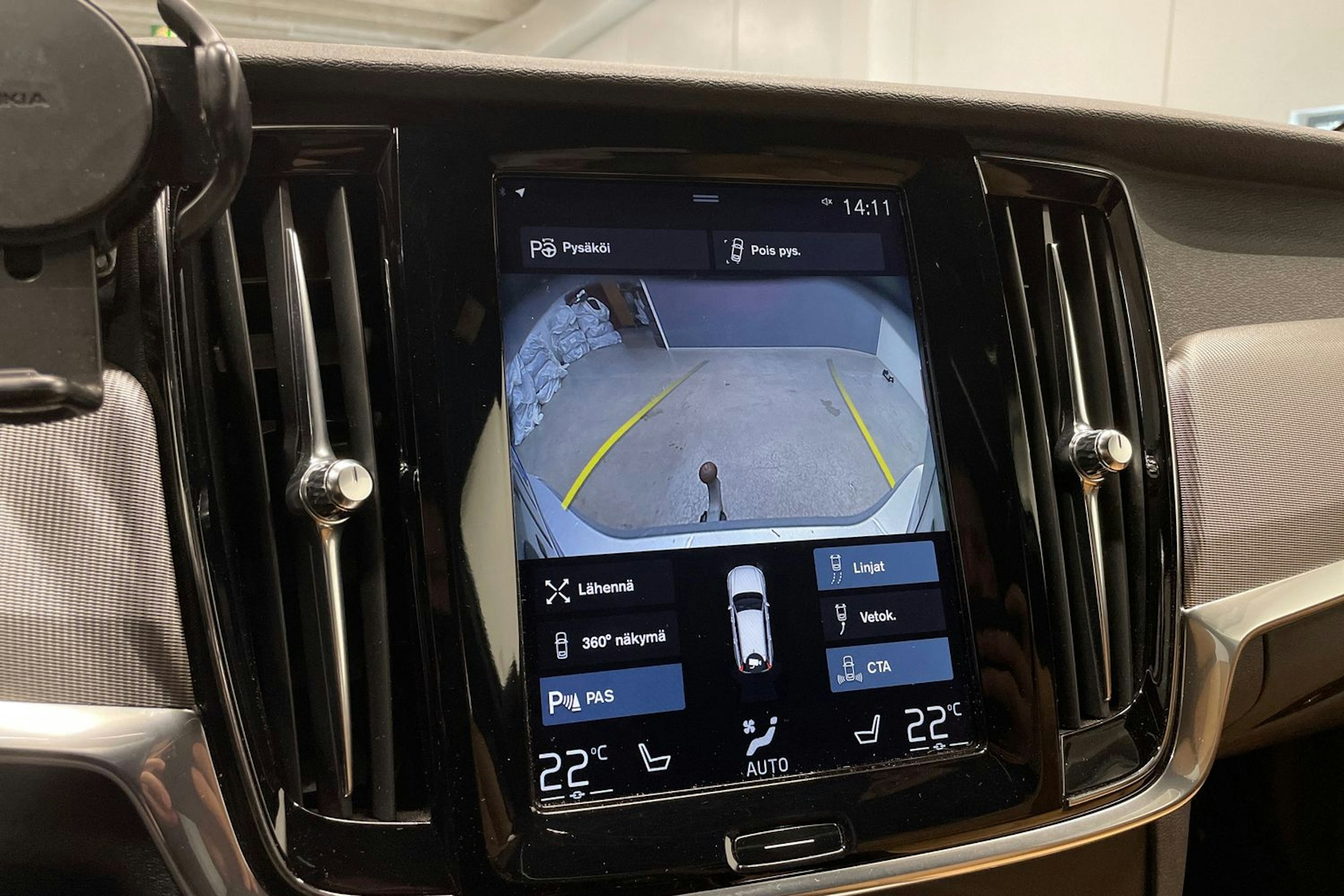 Harmaa Volvo V90 2017 kuva 23.