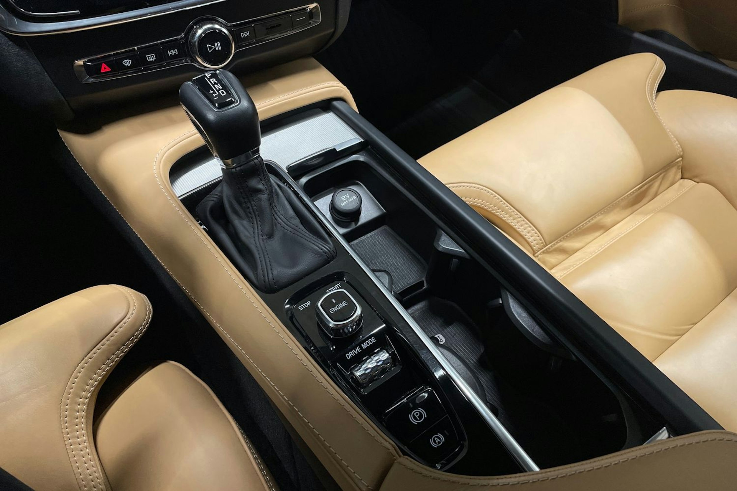 Harmaa Volvo V90 2017 kuva 24.