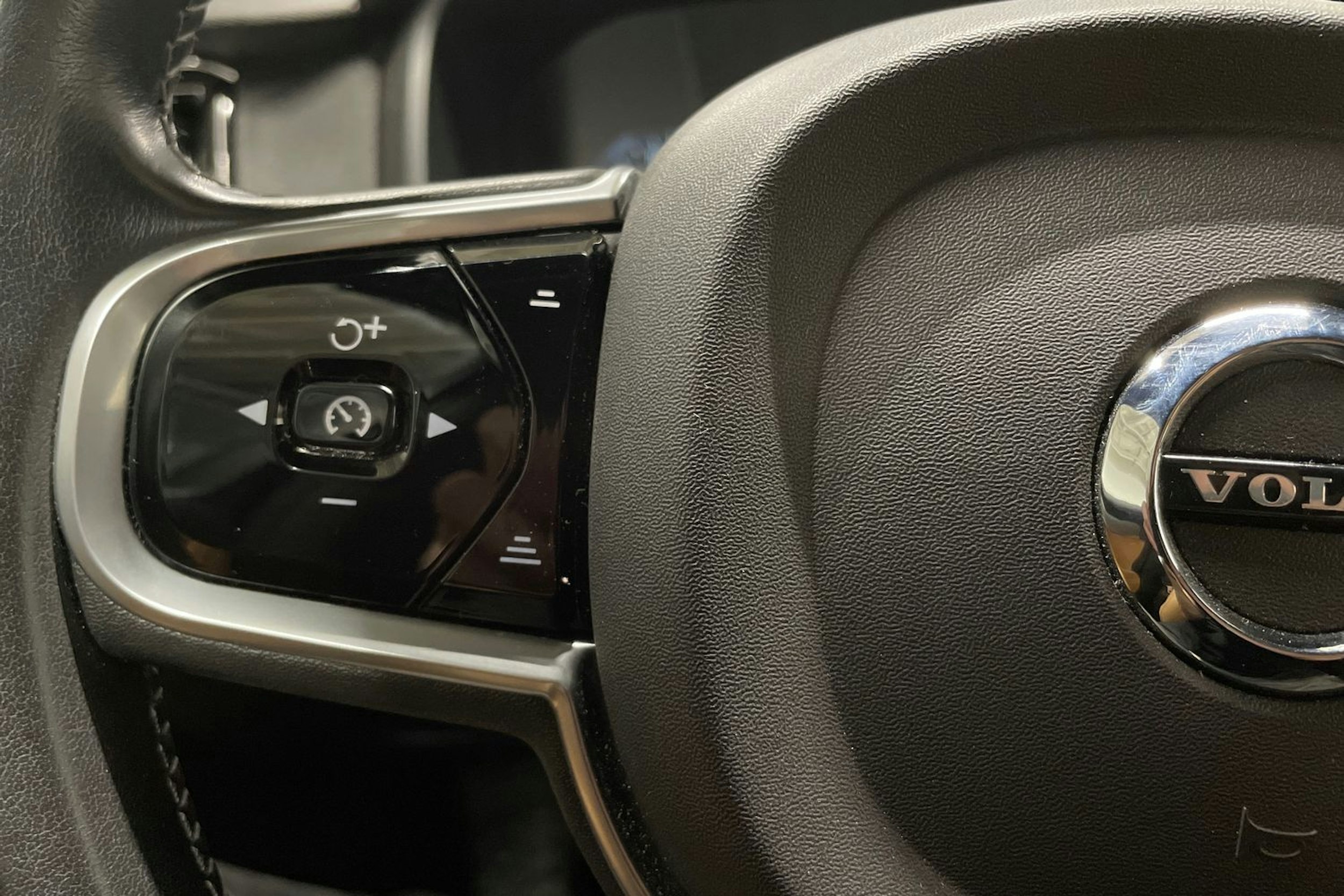 Harmaa Volvo V90 2017 kuva 26.