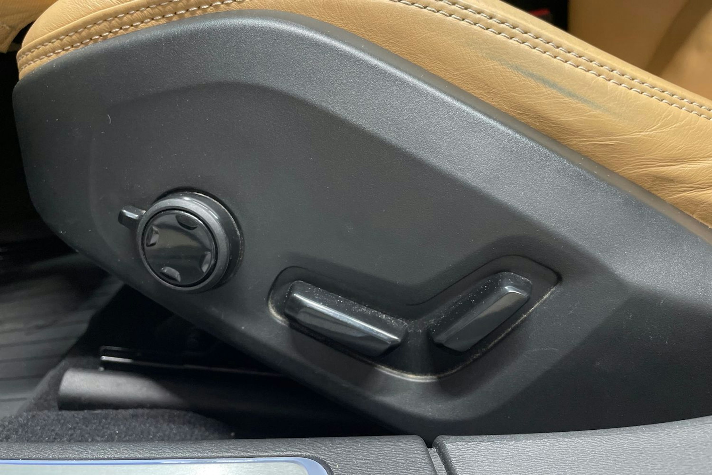 Harmaa Volvo V90 2017 kuva 29.
