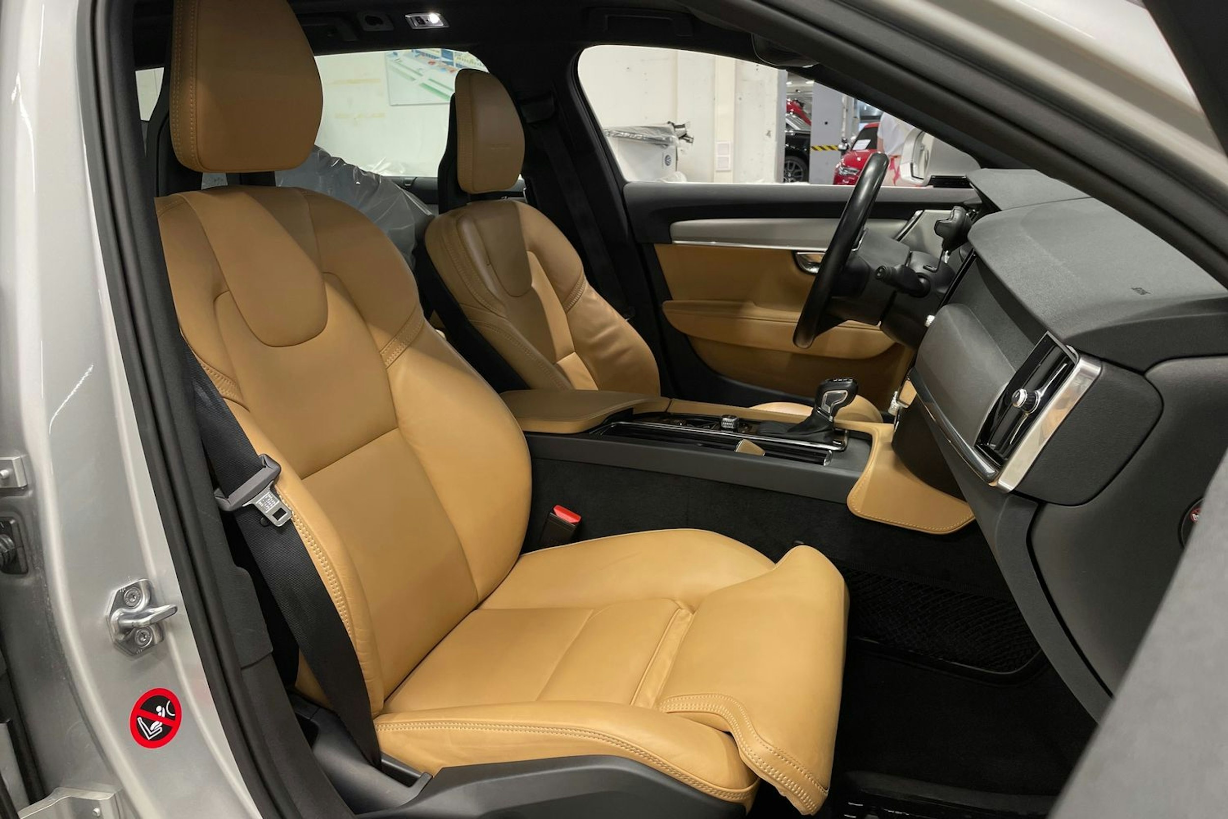 Harmaa Volvo V90 2017 kuva 31.