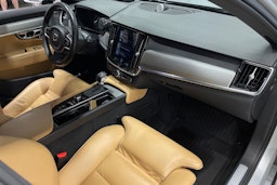 Harmaa Volvo V90 2017 kuva 32.