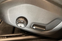 sininen Volvo V90 2017 kuva 15.