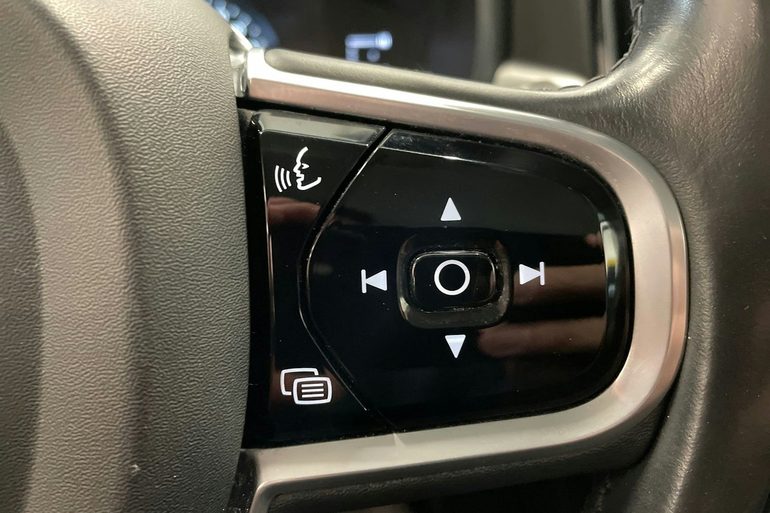 sininen Volvo V90 2017 kuva 17.