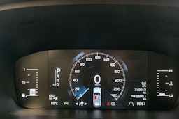 sininen Volvo V90 2017 kuva 19.