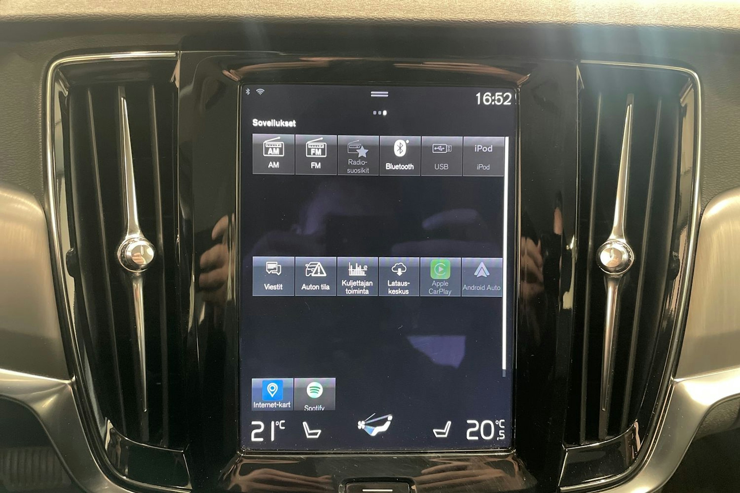 sininen Volvo V90 2017 kuva 22.