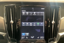 sininen Volvo V90 2017 kuva 22.