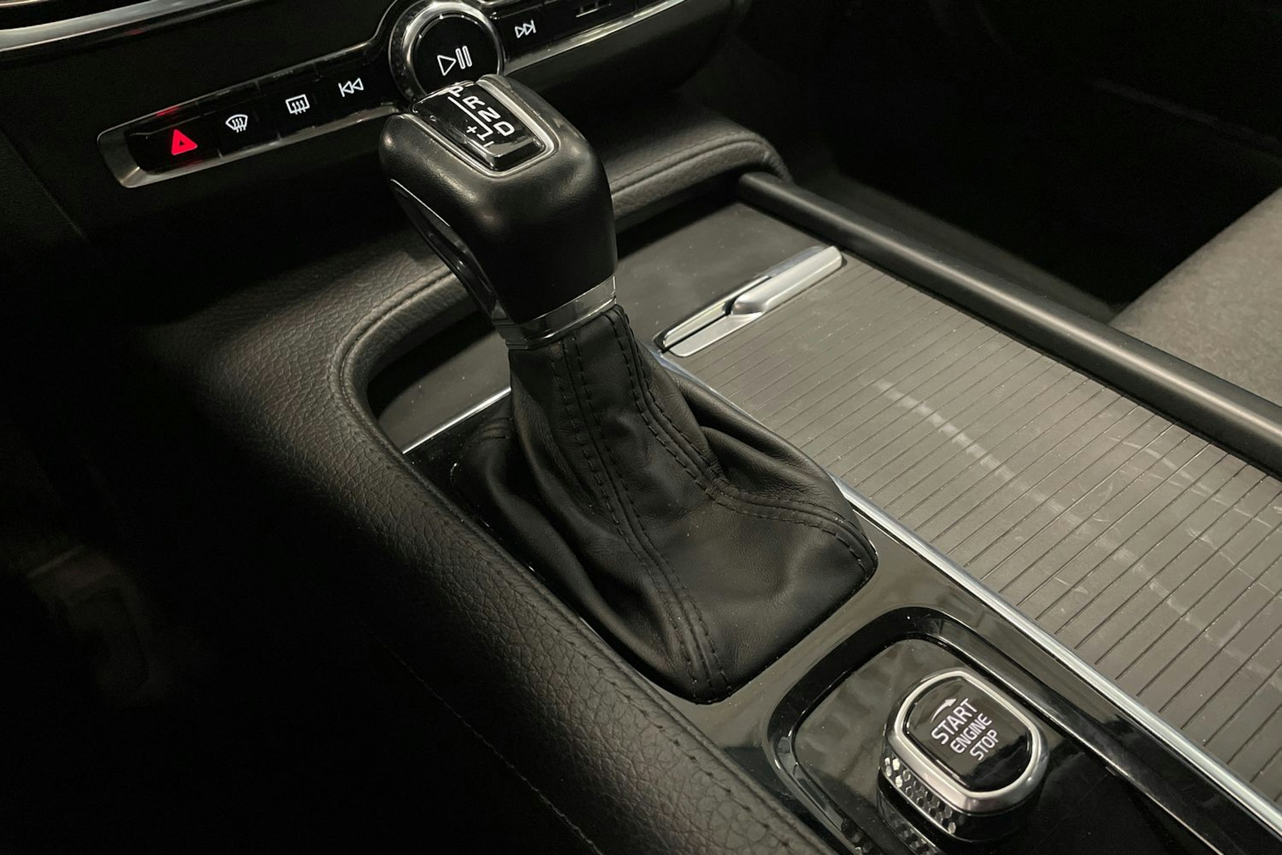 sininen Volvo V90 2017 kuva 25.