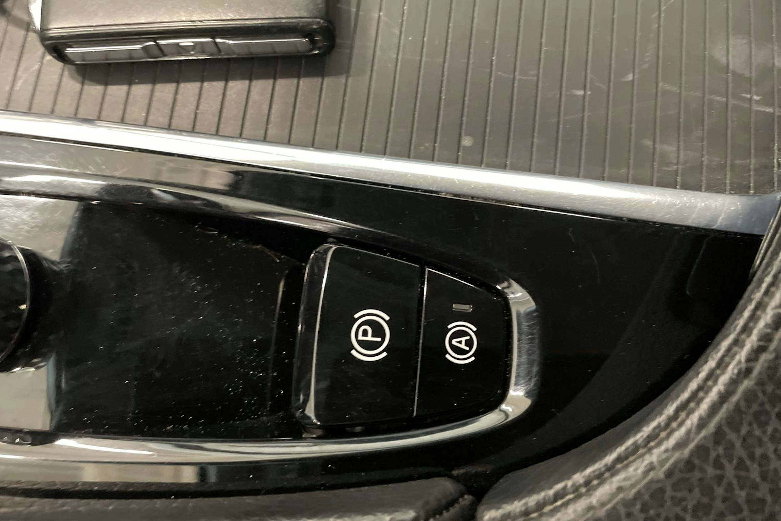 sininen Volvo V90 2017 kuva 26.