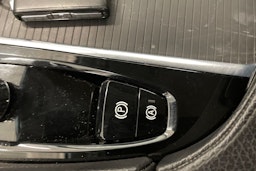 sininen Volvo V90 2017 kuva 26.