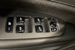 sininen Volvo V90 2017 kuva 28.