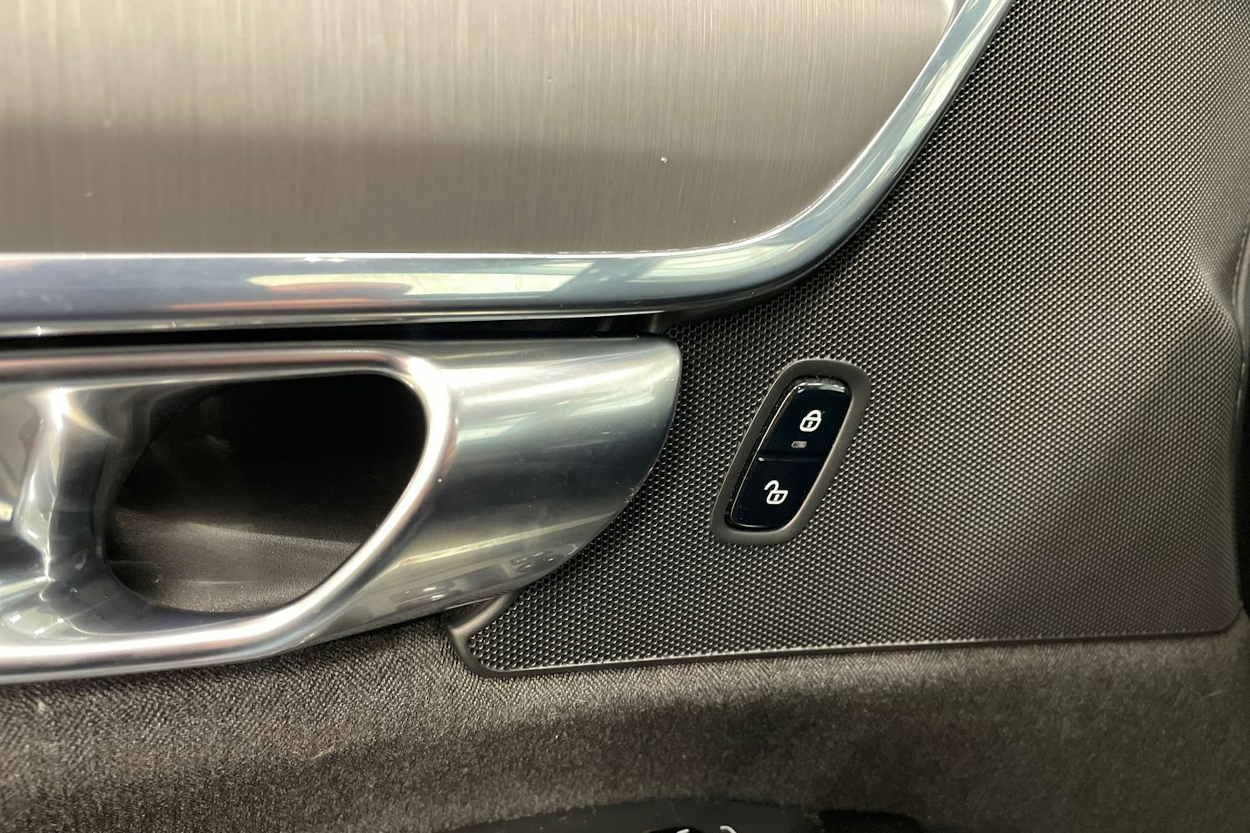 sininen Volvo V90 2017 kuva 29.