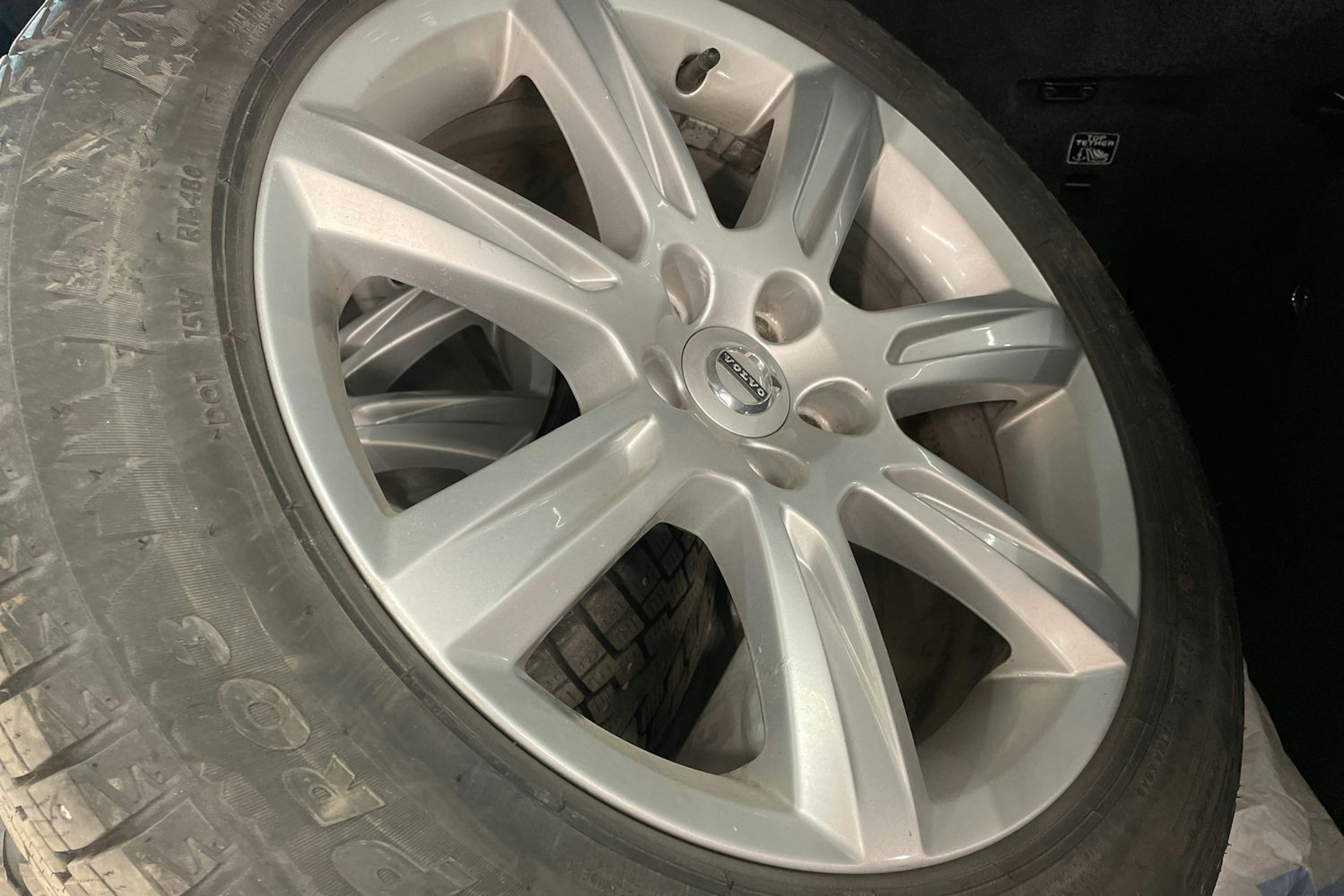 sininen Volvo V90 2017 kuva 32.