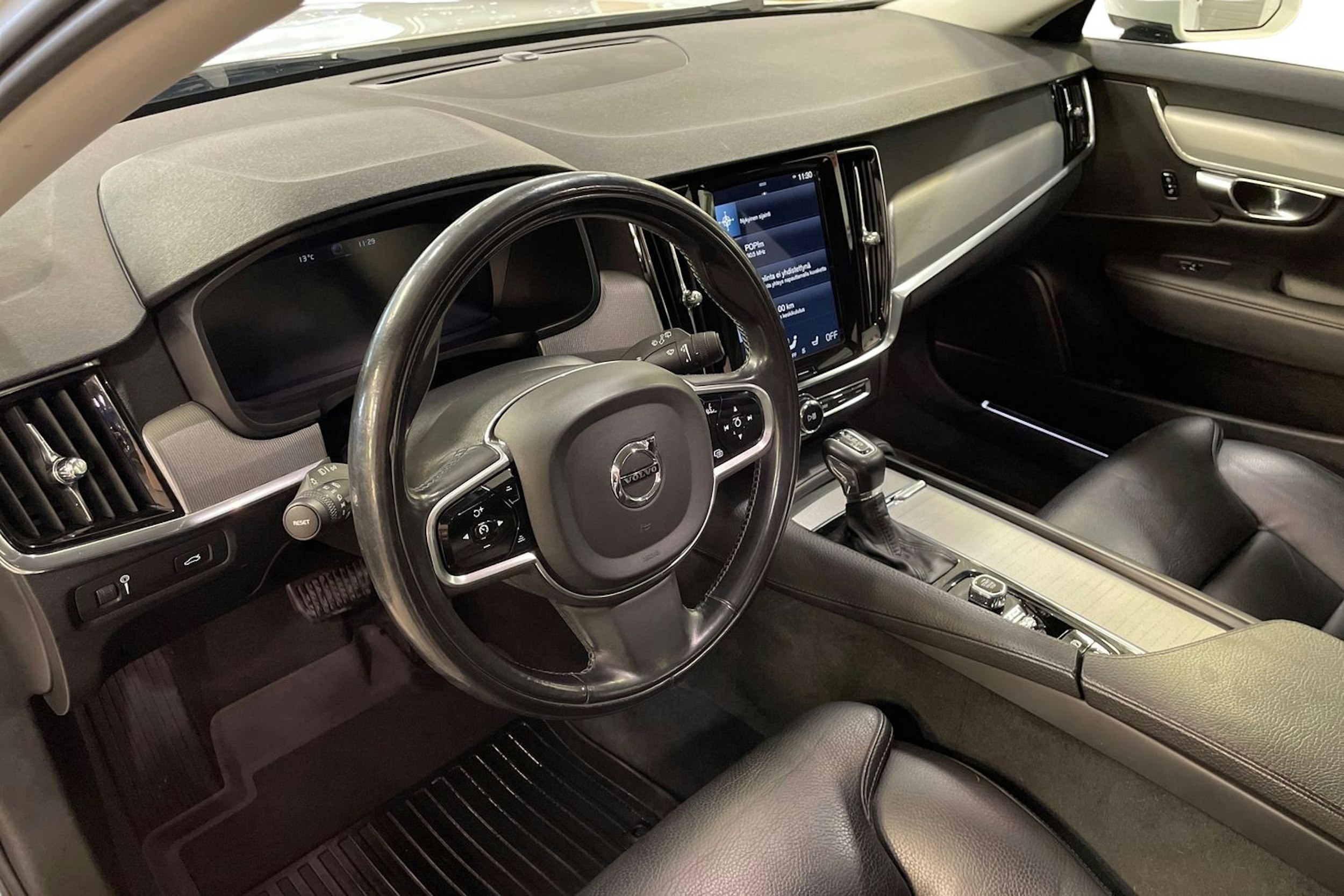 valkoinen Volvo V90 2017 kuva 7.