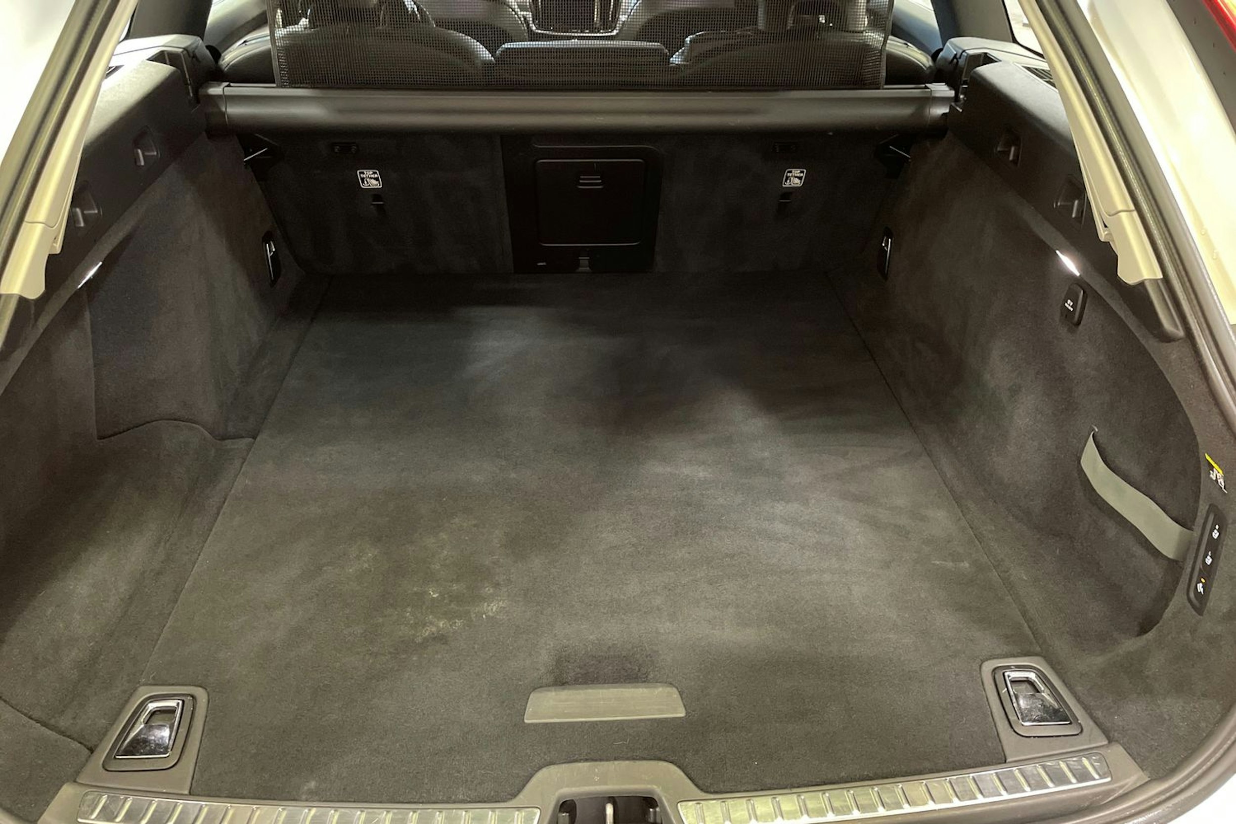 valkoinen Volvo V90 2017 kuva 20.