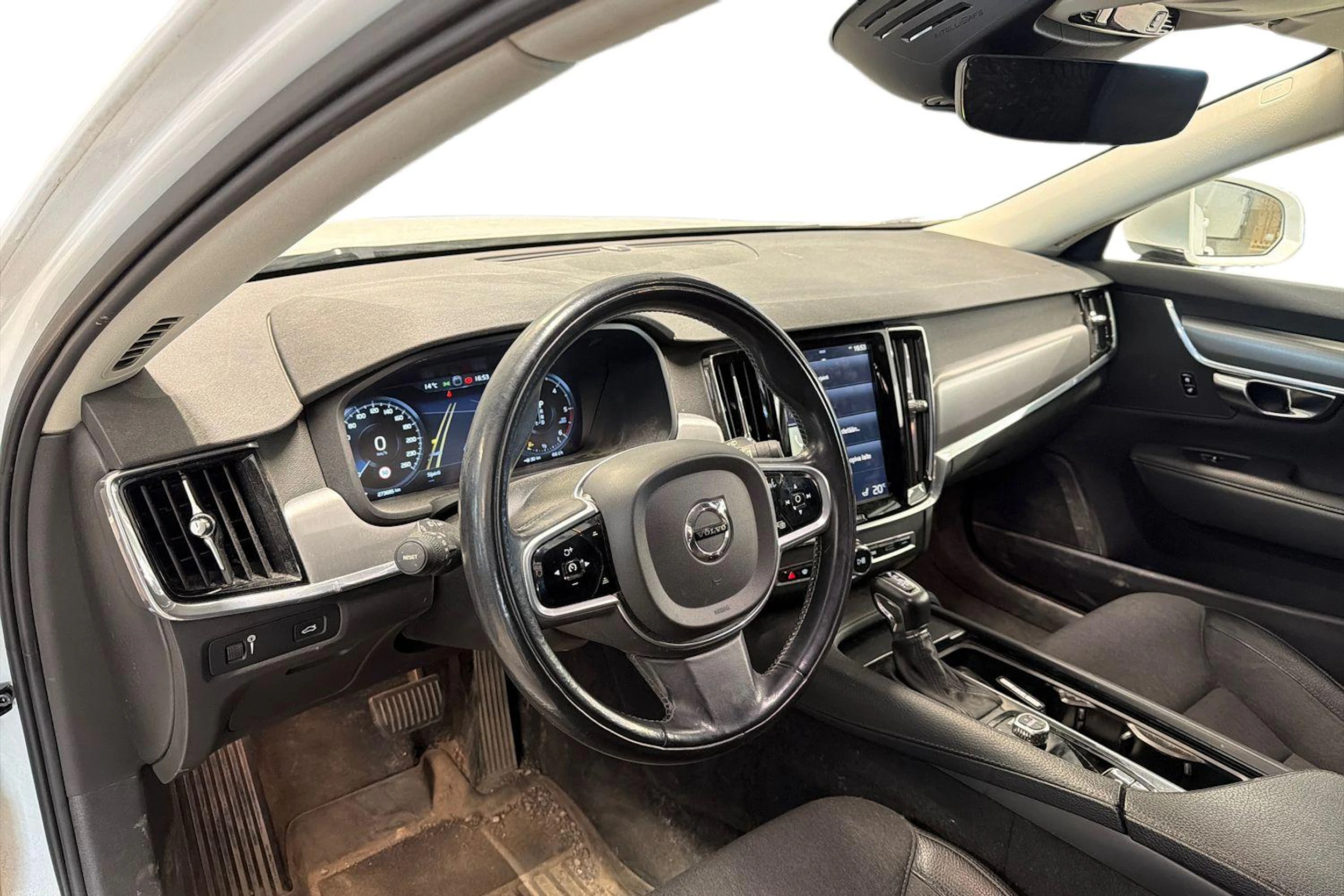 valkoinen Volvo V90 2017 kuva 3.