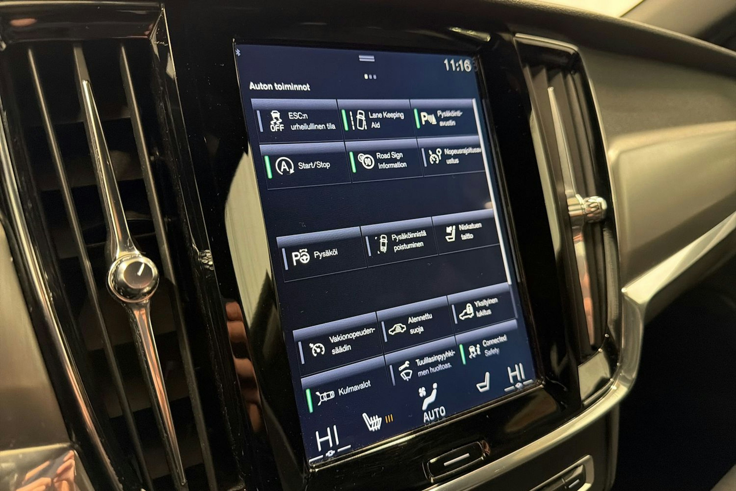 musta Volvo V90 2017 kuva 13.