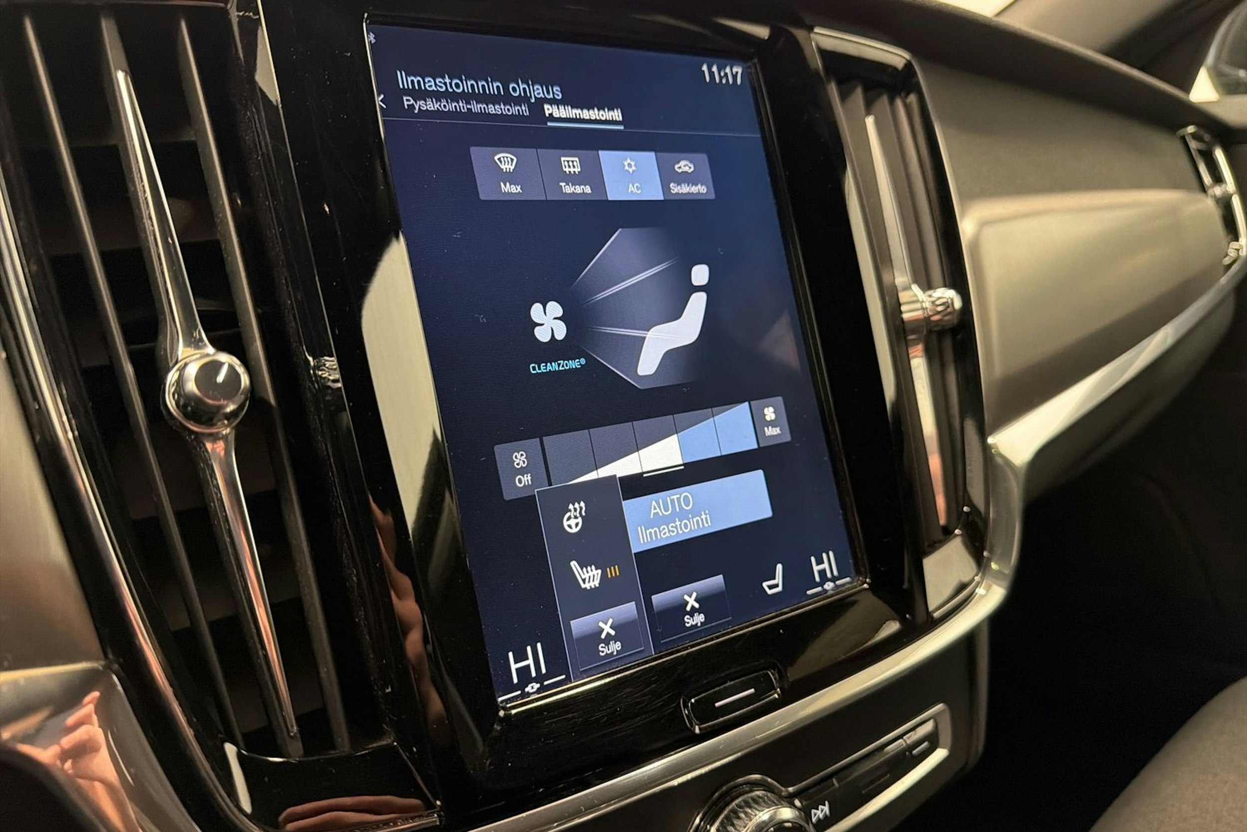 musta Volvo V90 2017 kuva 17.