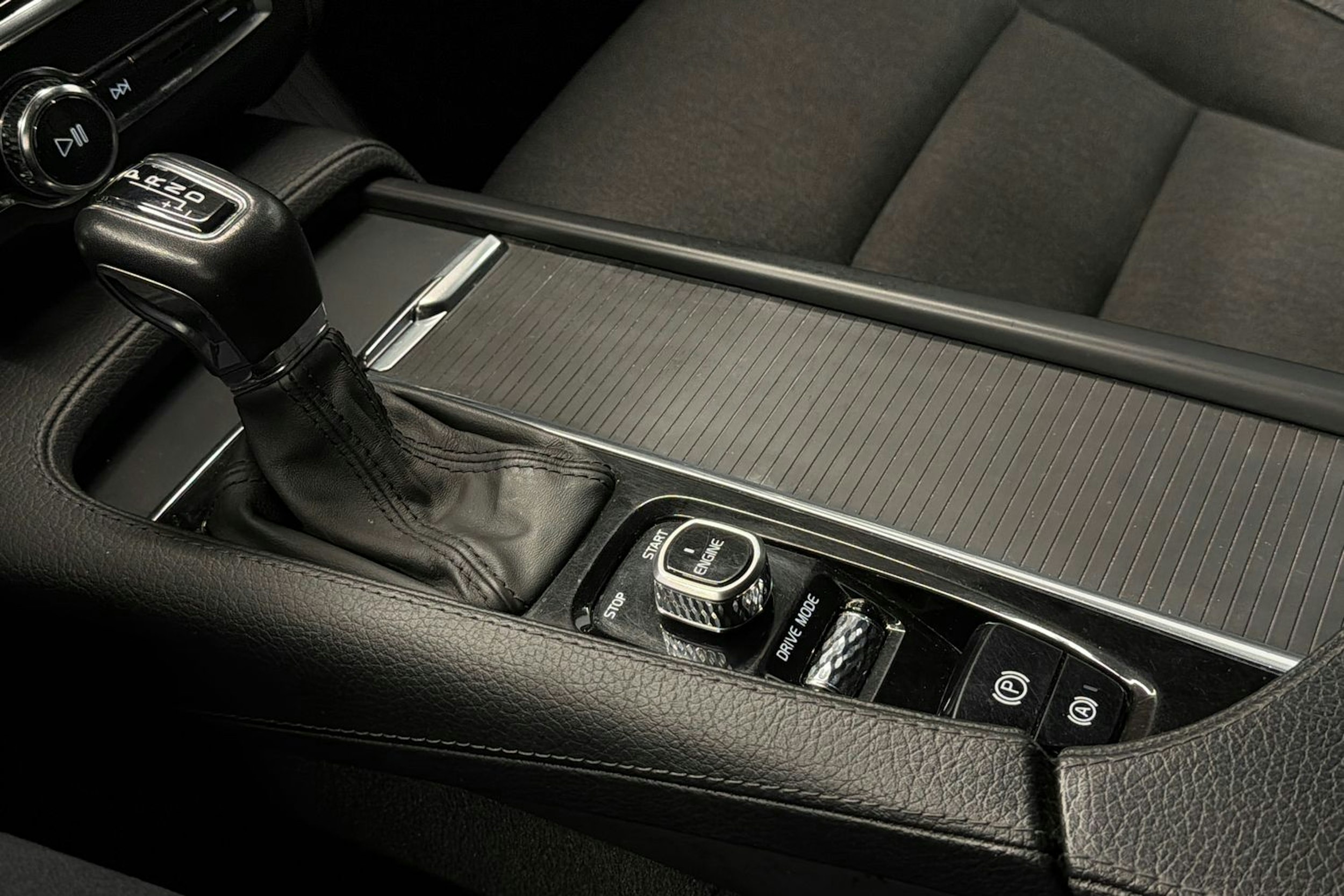 musta Volvo V90 2017 kuva 18.