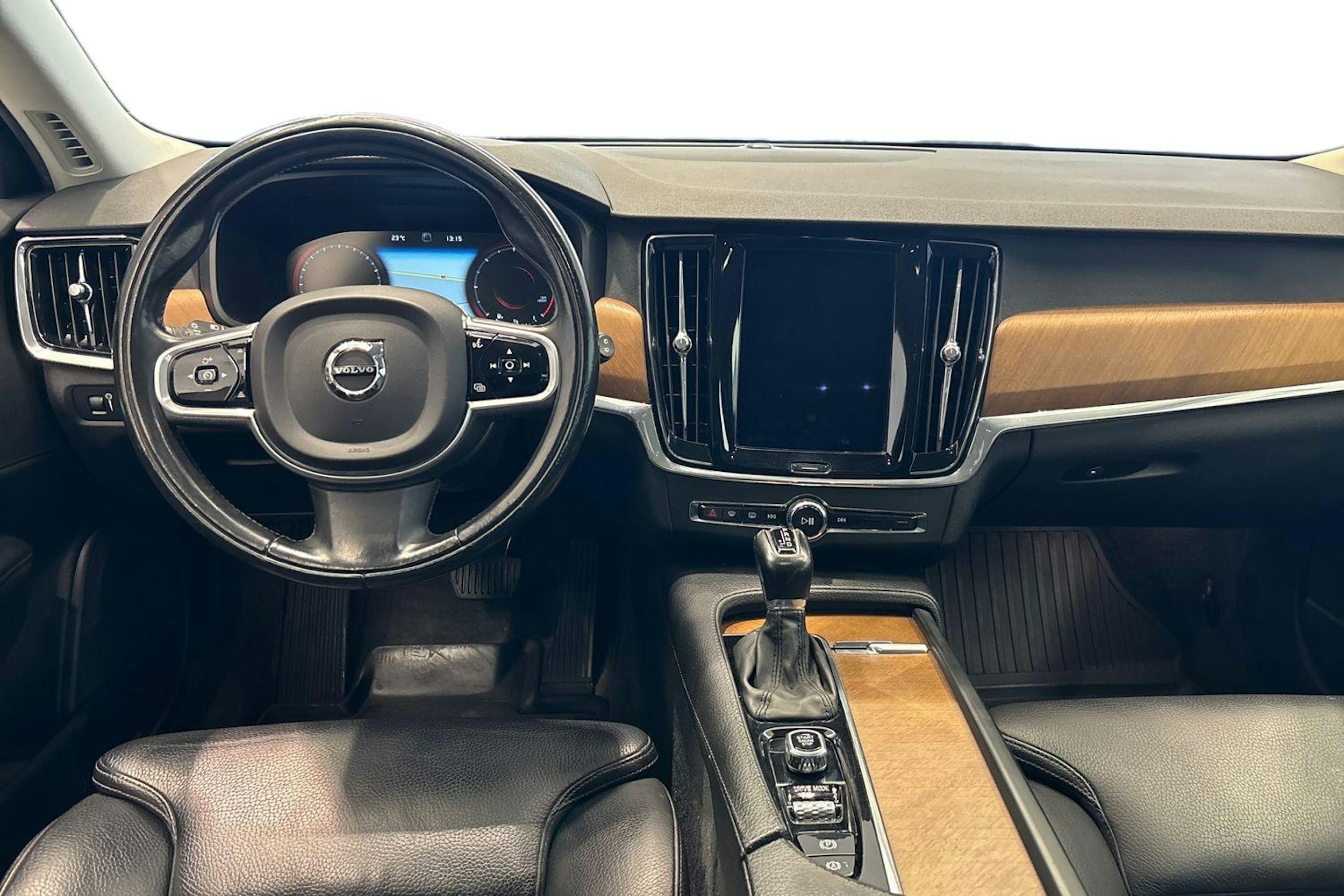 sininen Volvo V90 2017 kuva 7.