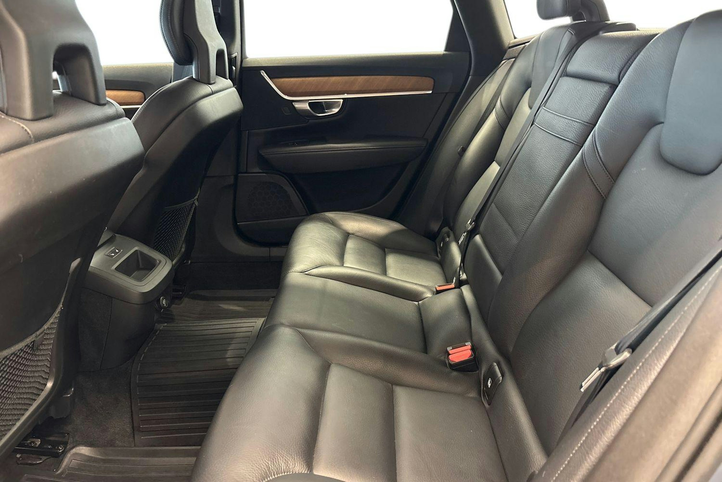sininen Volvo V90 2017 kuva 8.