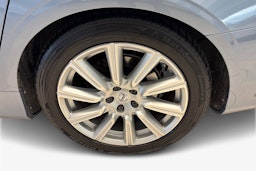 sininen Volvo V90 2017 kuva 9.