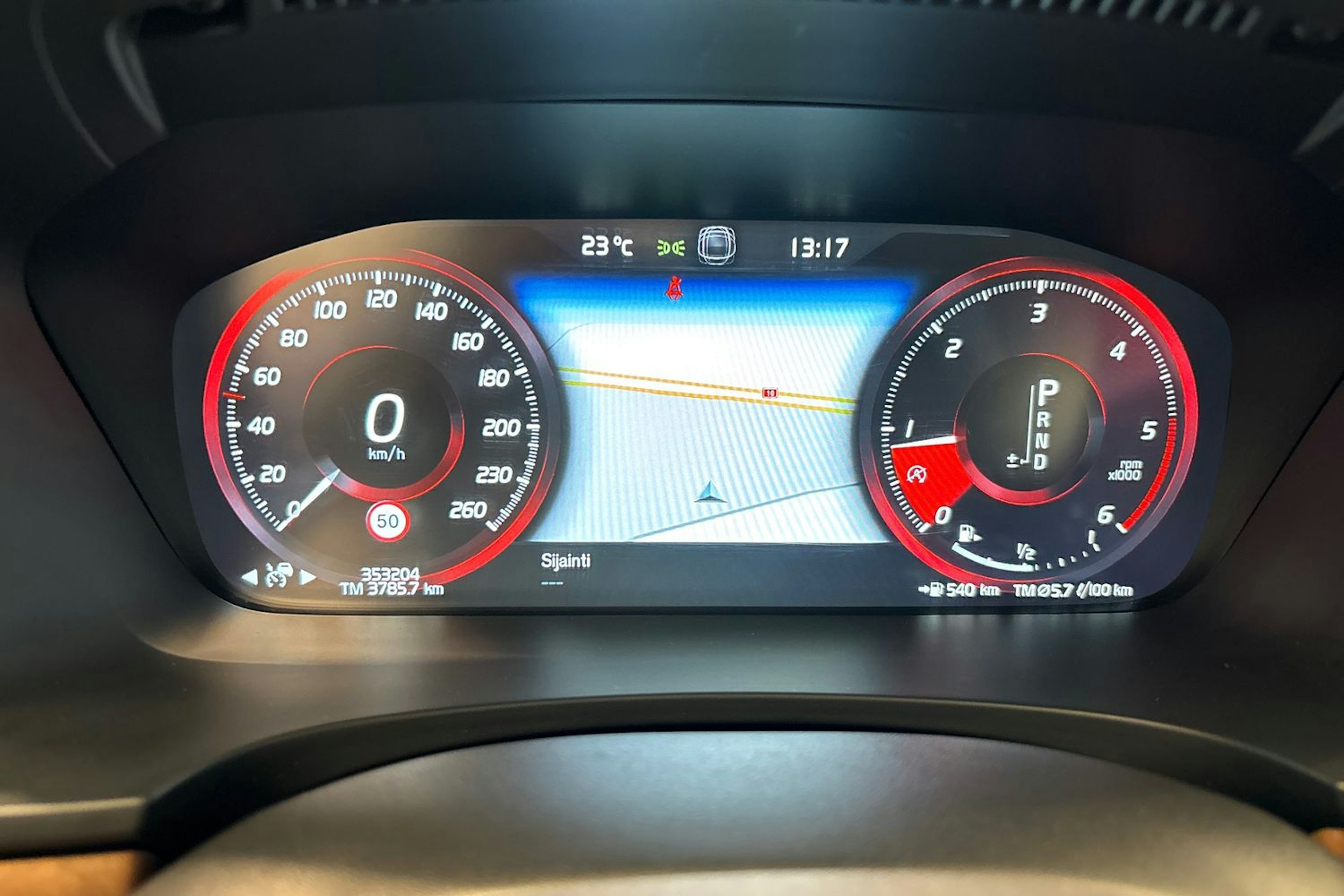 sininen Volvo V90 2017 kuva 11.