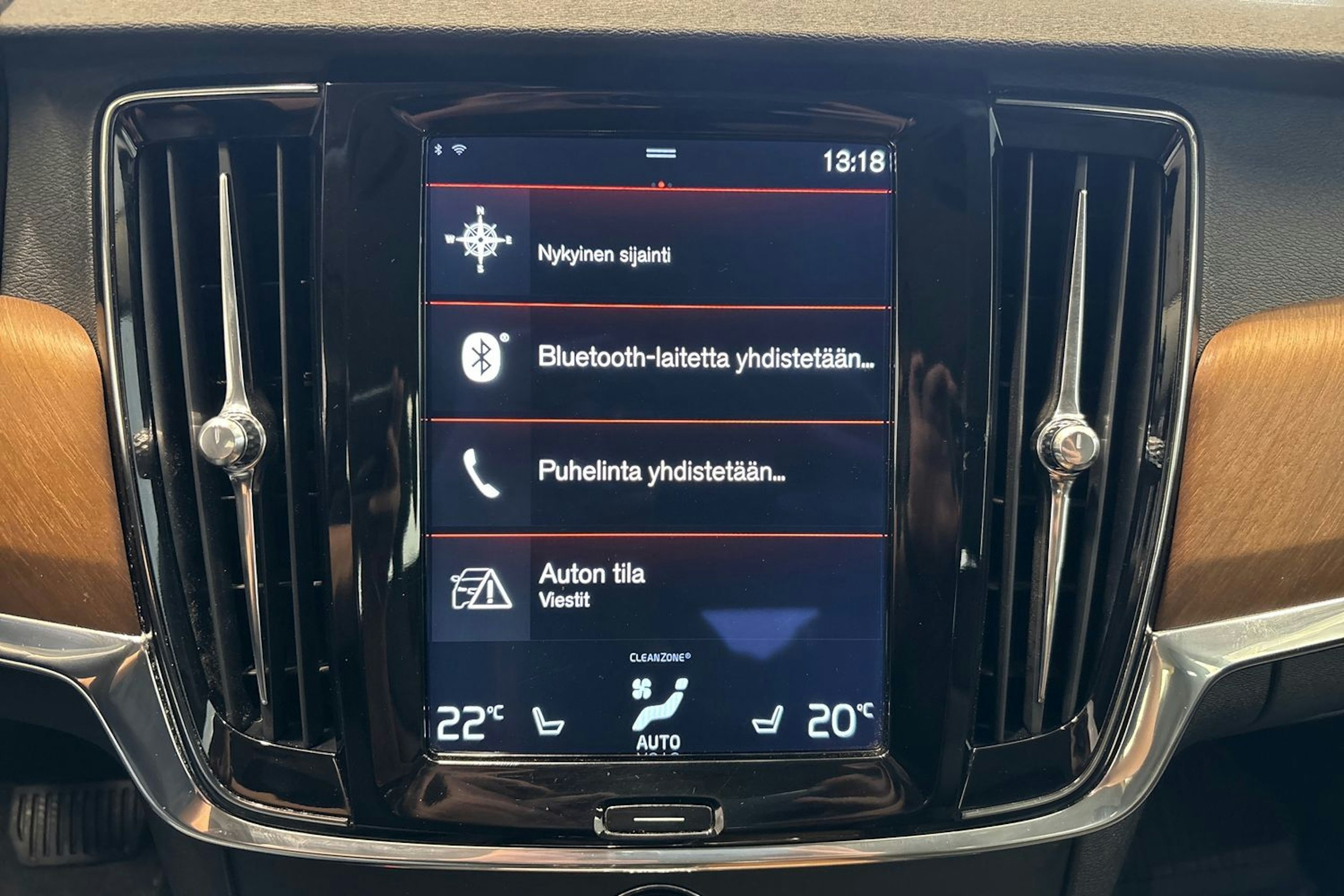 sininen Volvo V90 2017 kuva 15.