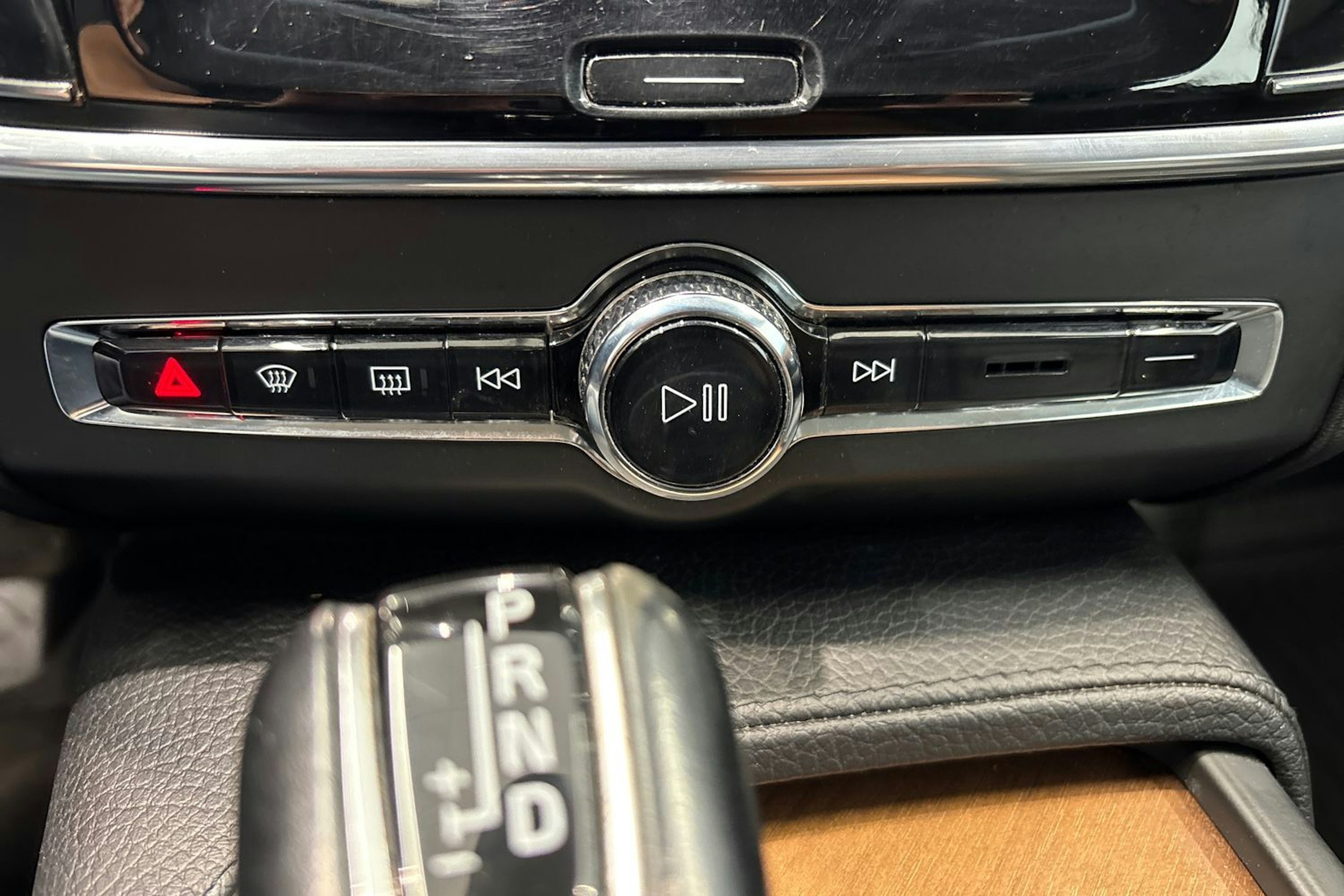 sininen Volvo V90 2017 kuva 17.