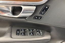 sininen Volvo V90 2017 kuva 18.