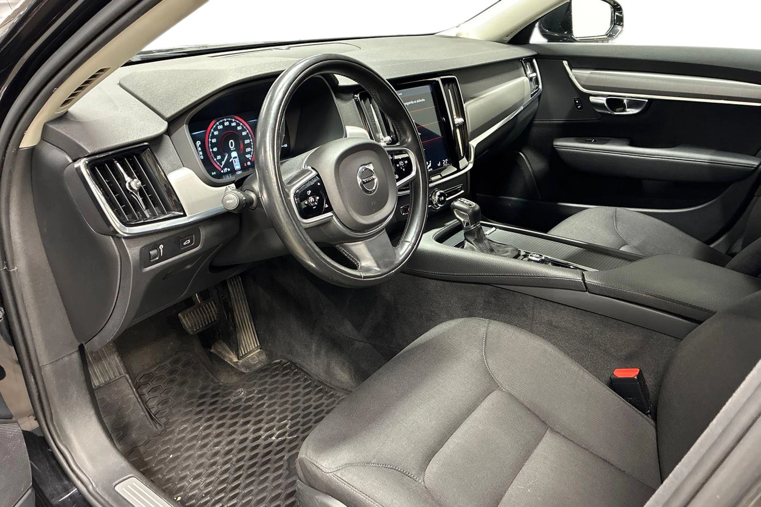 musta Volvo V90 2018 kuva 6.
