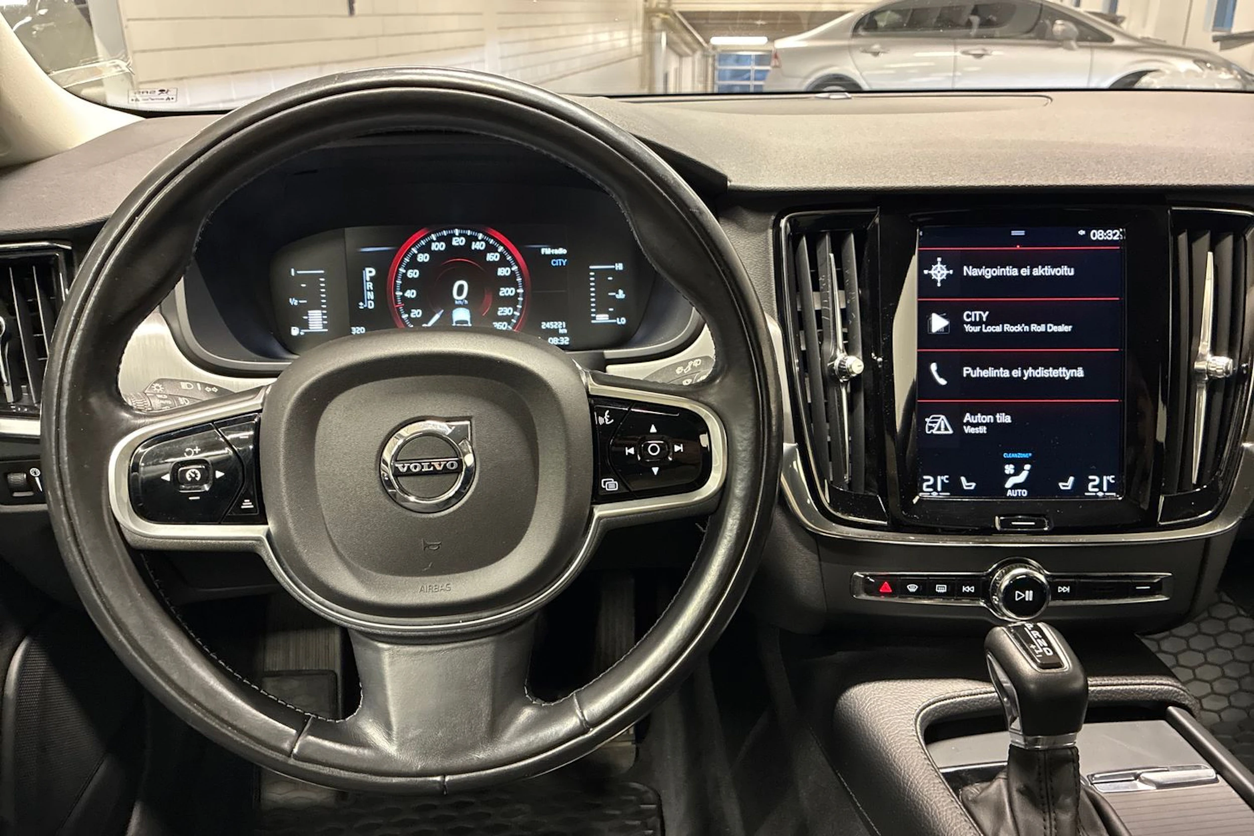 musta Volvo V90 2018 kuva 11.