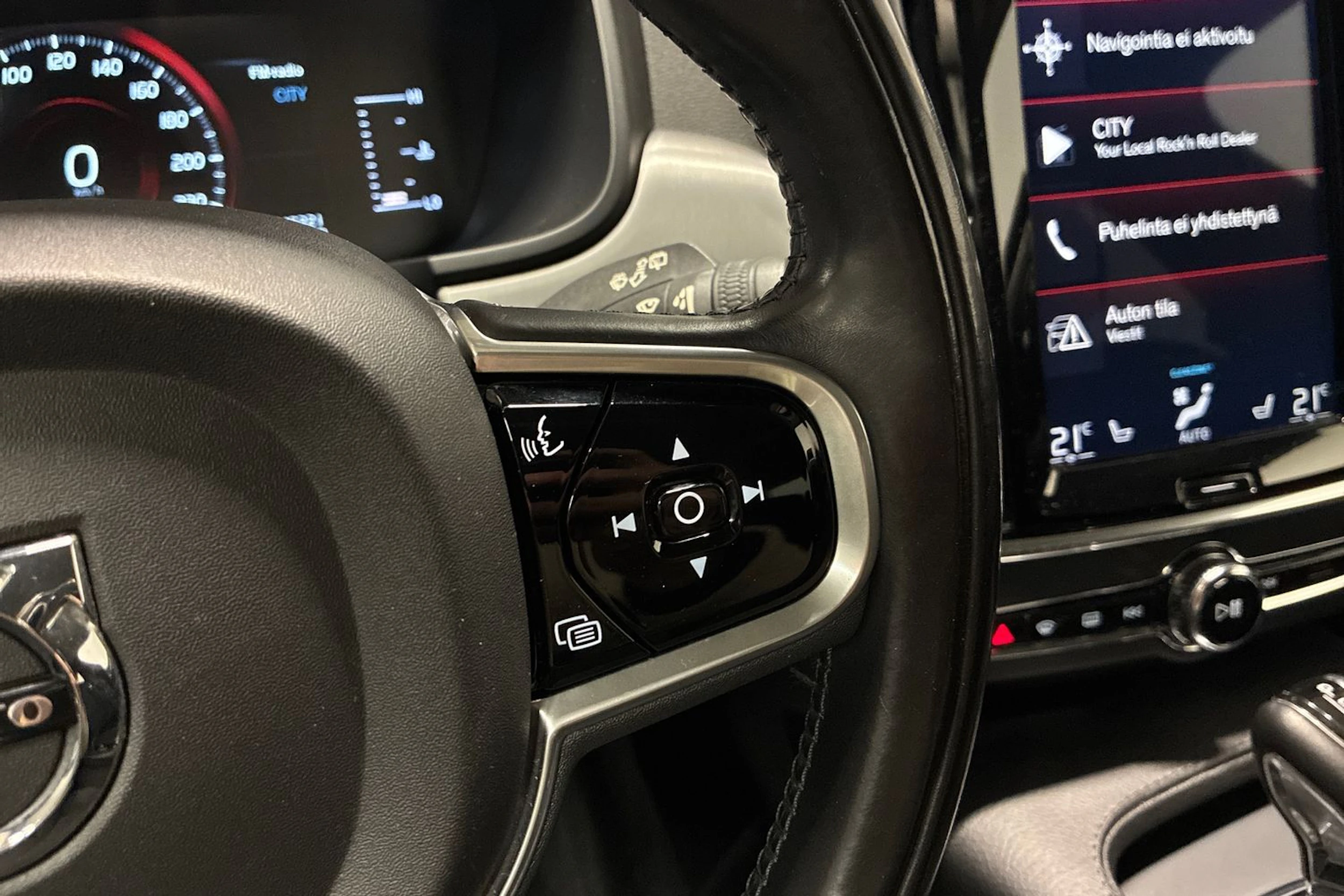 musta Volvo V90 2018 kuva 14.