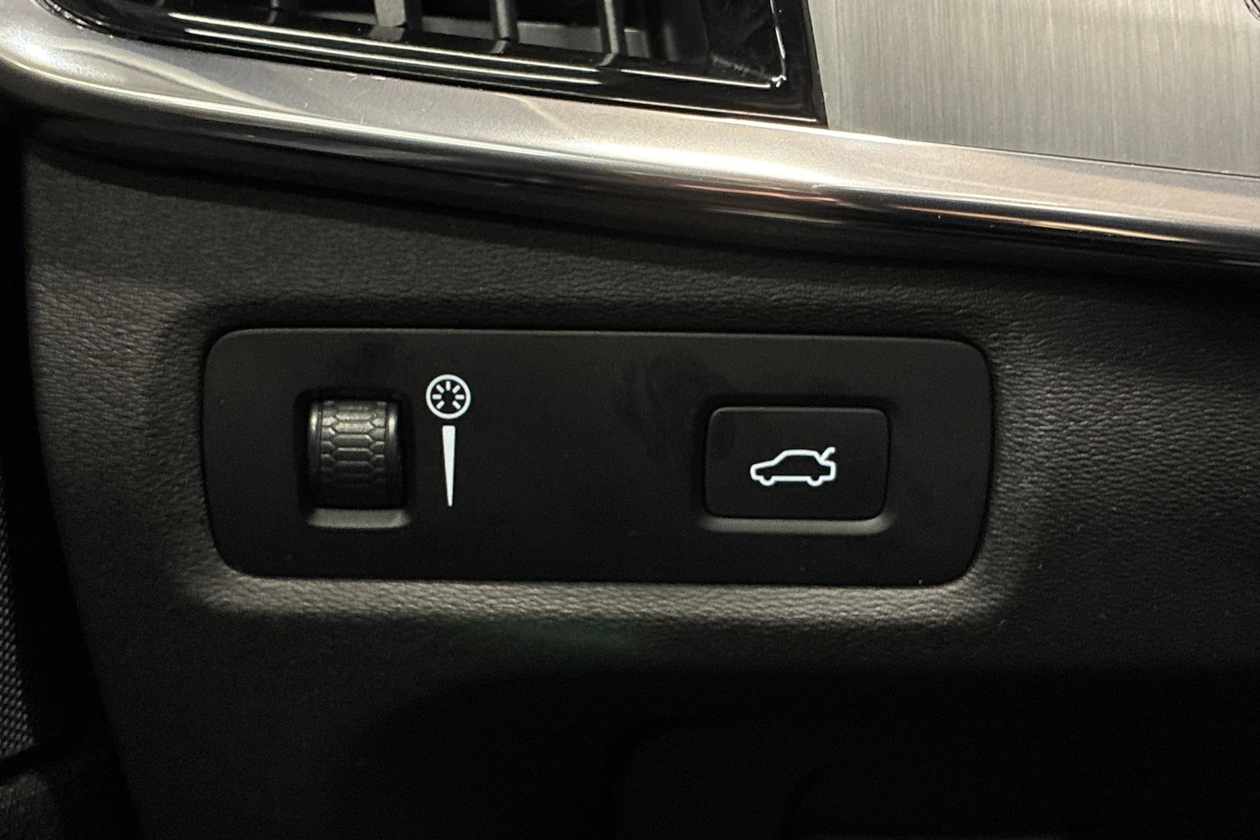 musta Volvo V90 2018 kuva 16.