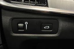 musta Volvo V90 2018 kuva 16.