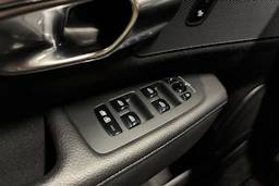 musta Volvo V90 2018 kuva 17.