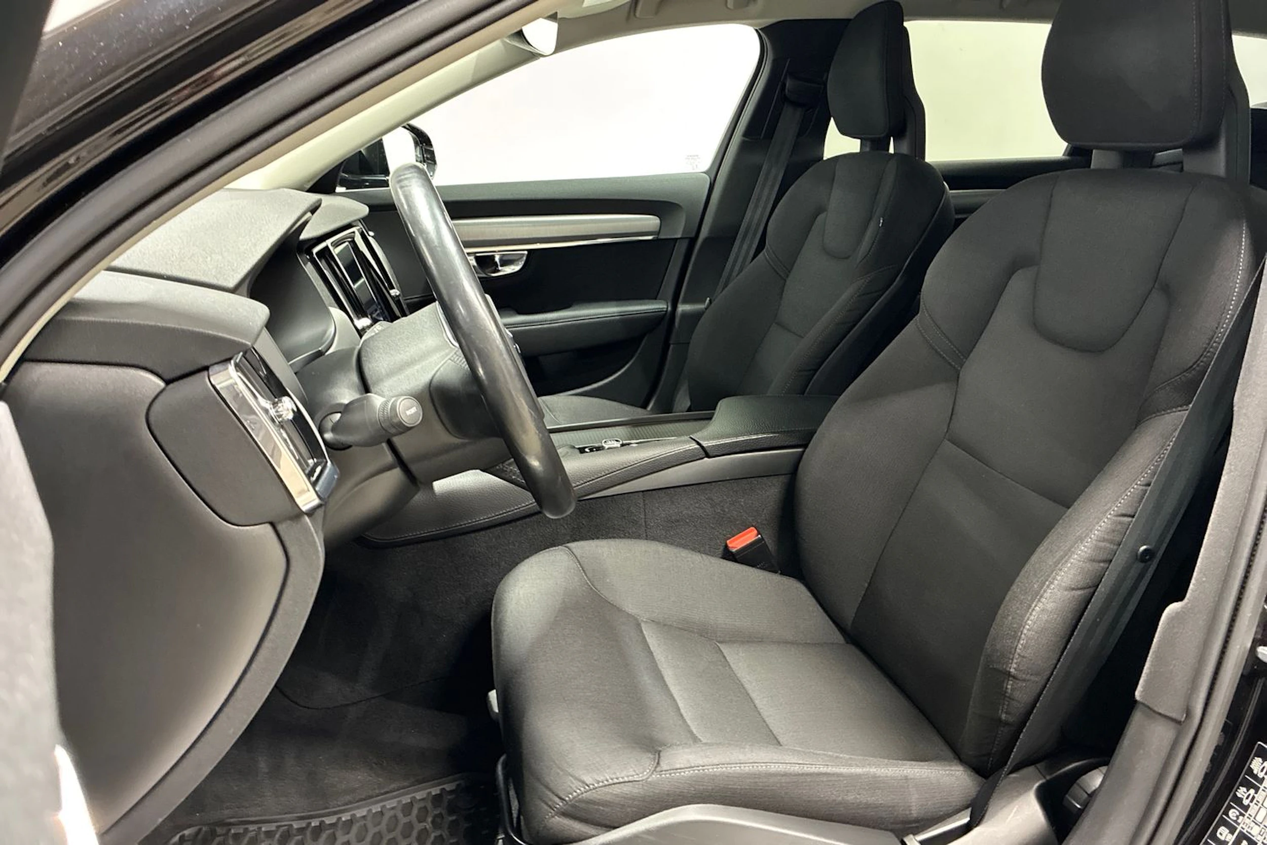 musta Volvo V90 2018 kuva 25.