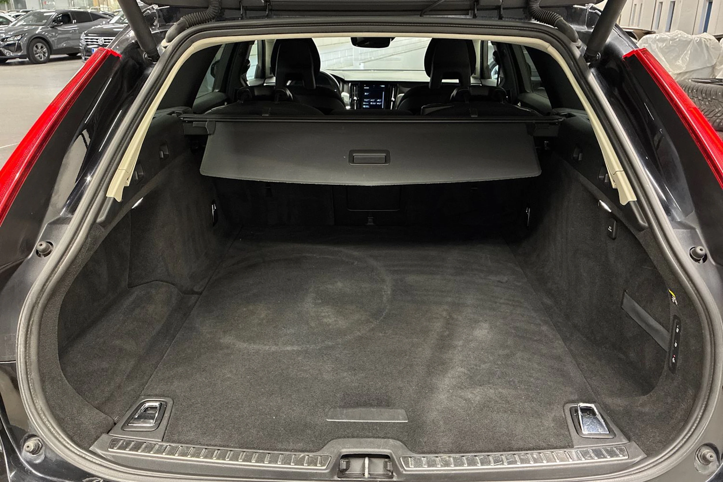 musta Volvo V90 2018 kuva 26.