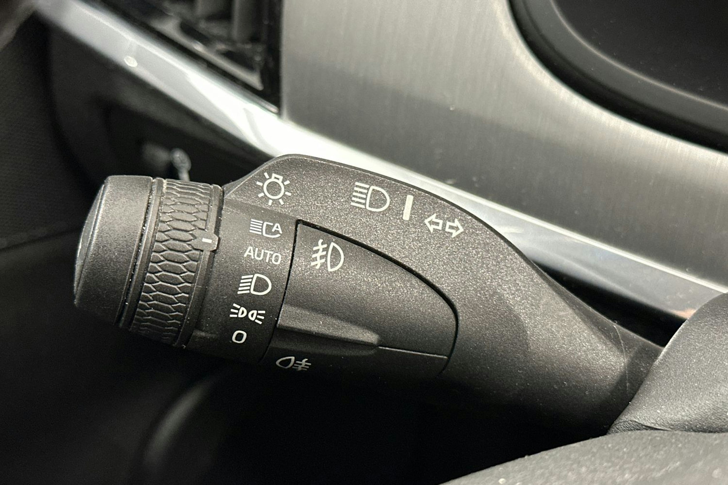 harmaa Volvo V90 2017 kuva 16.