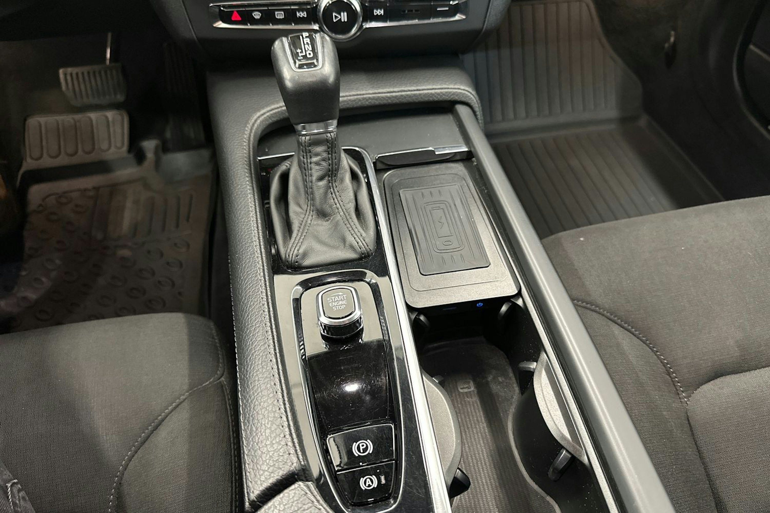 harmaa Volvo V90 2017 kuva 21.