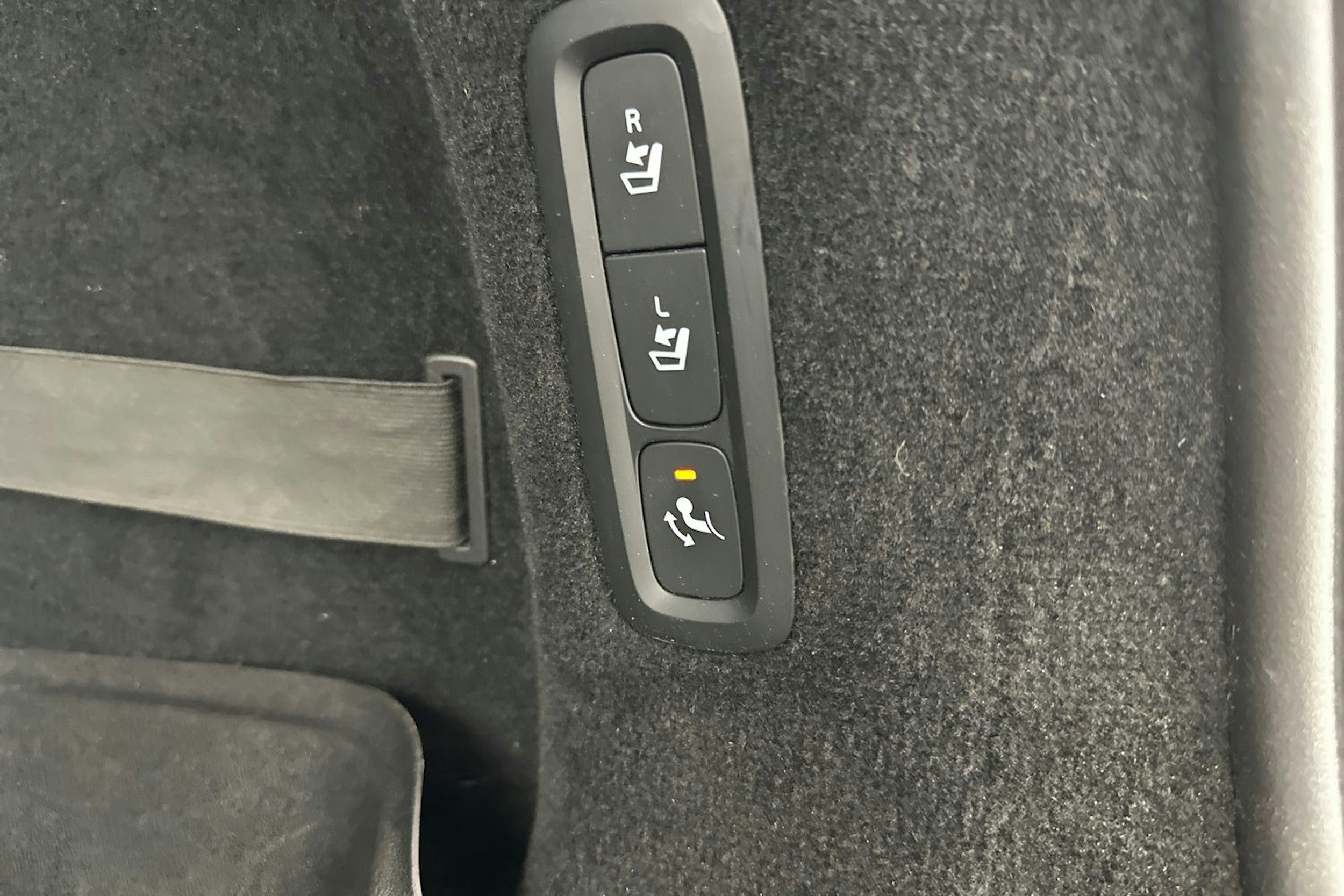 harmaa Volvo V90 2017 kuva 23.