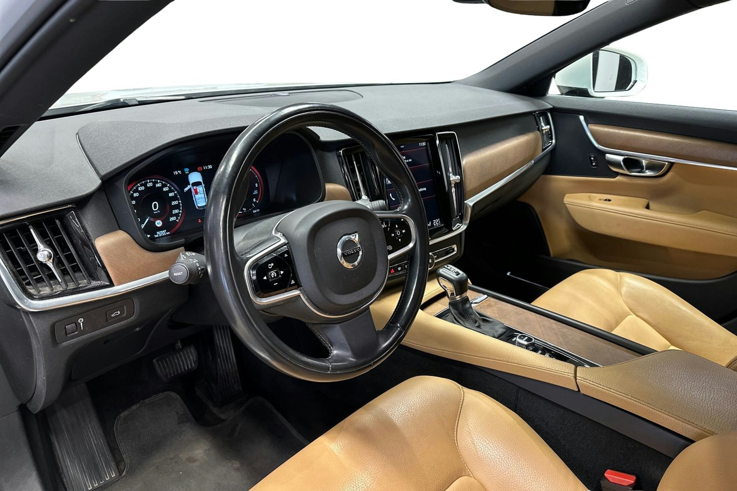 valkoinen Volvo V90 2017 kuva 7.