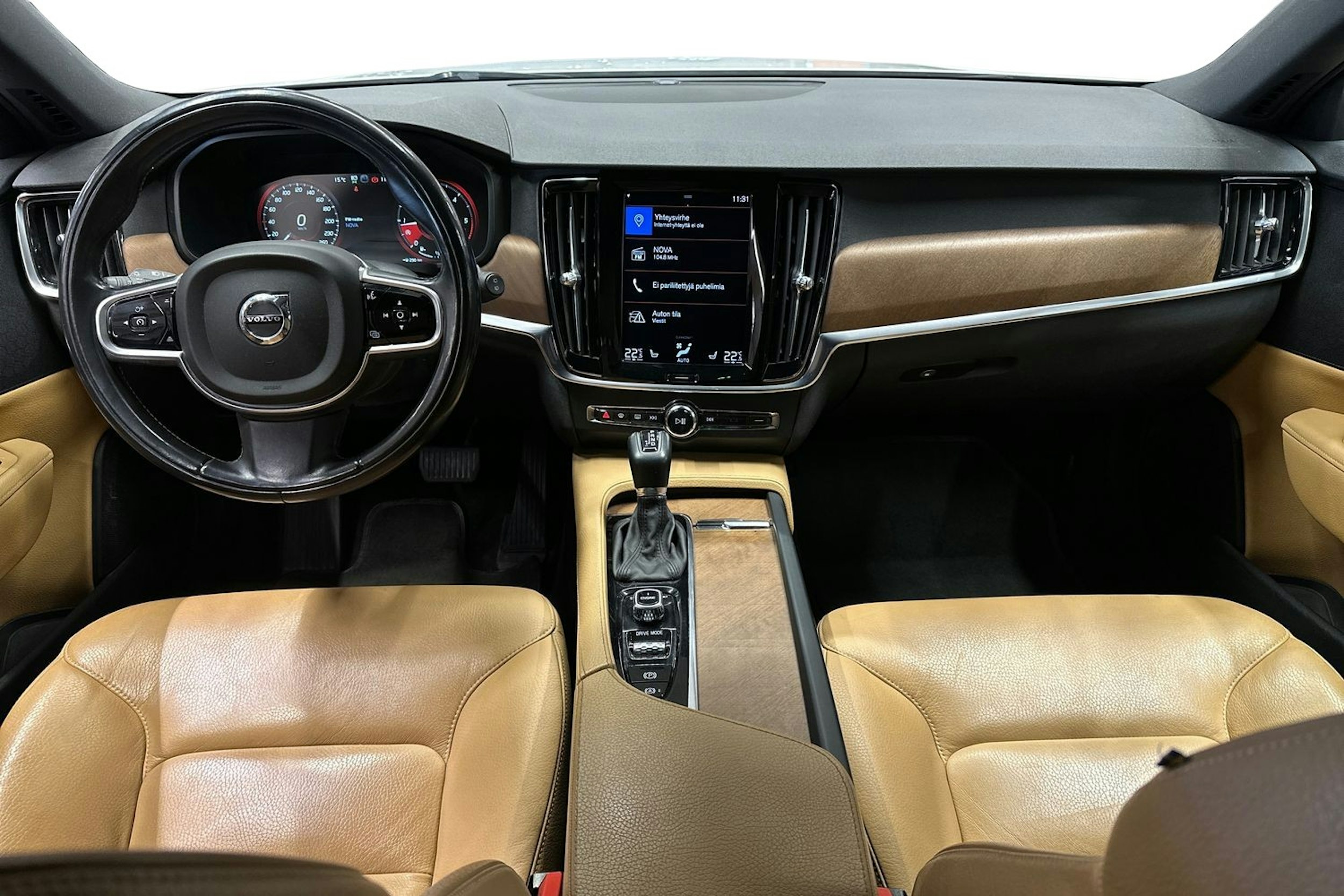 valkoinen Volvo V90 2017 kuva 9.